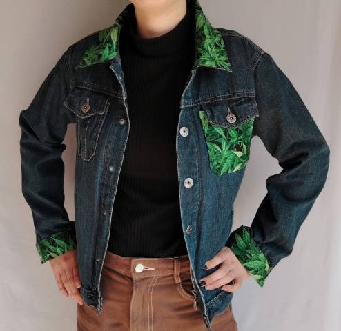 Veste en jean upcycl�e WEED