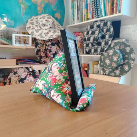 Le BIGOPOUF FRIDA vert, support de tlphone et tablette