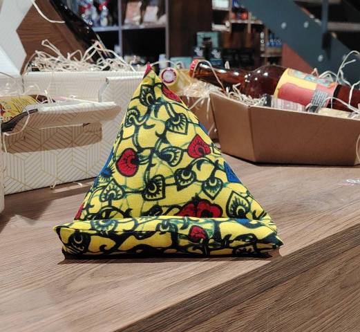 Le BIGOPOUF Fleuri jaune, support de tlphone et tablette