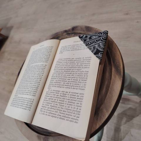 Marque page black white