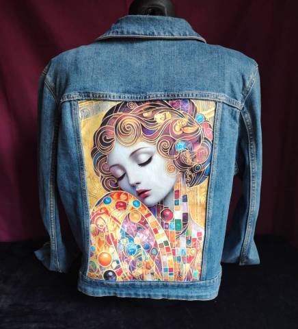 Veste en jean customis�e like a bomb